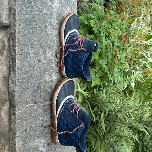 Sorel out and about quilted navy boots. Women’s 7 1/2. - Picture 2 of 12